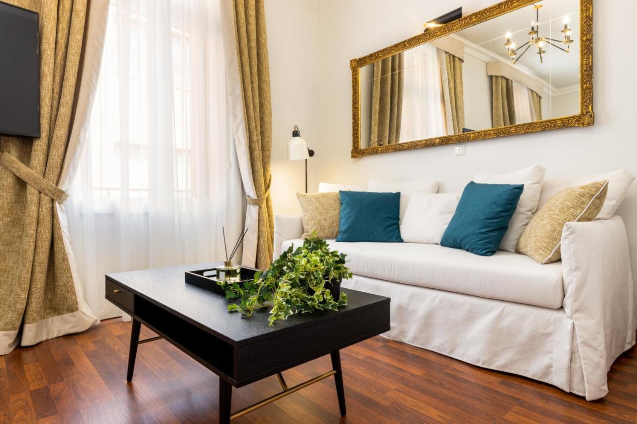 Asty Luxury Apartments เอเธนส์ ภายนอก รูปภาพ
