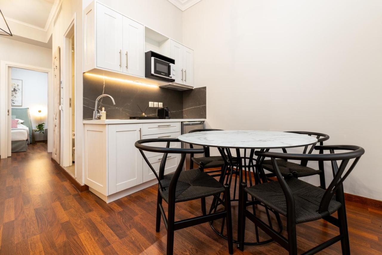 Asty Luxury Apartments เอเธนส์ ภายนอก รูปภาพ