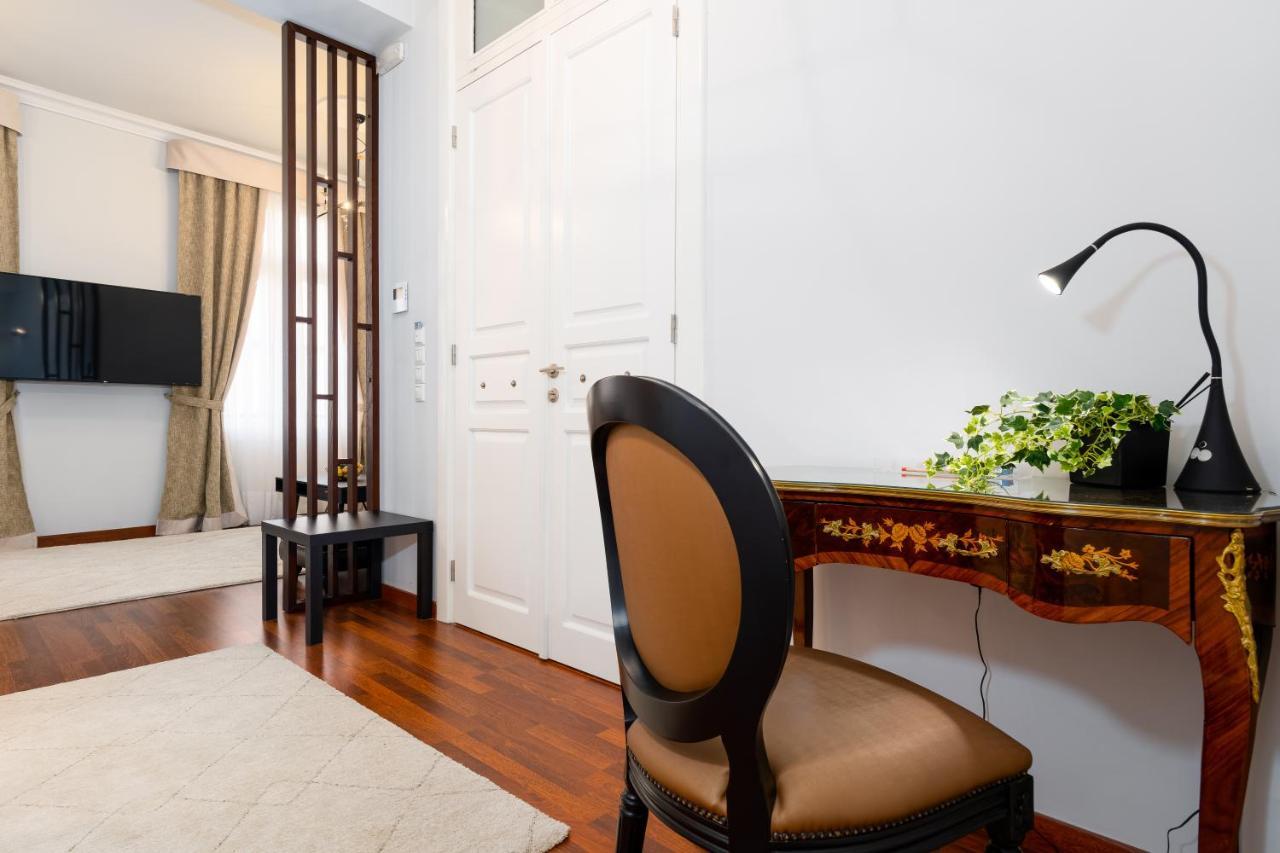 Asty Luxury Apartments เอเธนส์ ภายนอก รูปภาพ