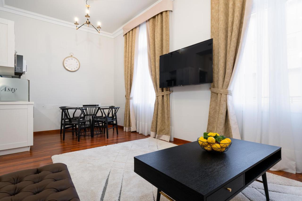 Asty Luxury Apartments เอเธนส์ ภายนอก รูปภาพ